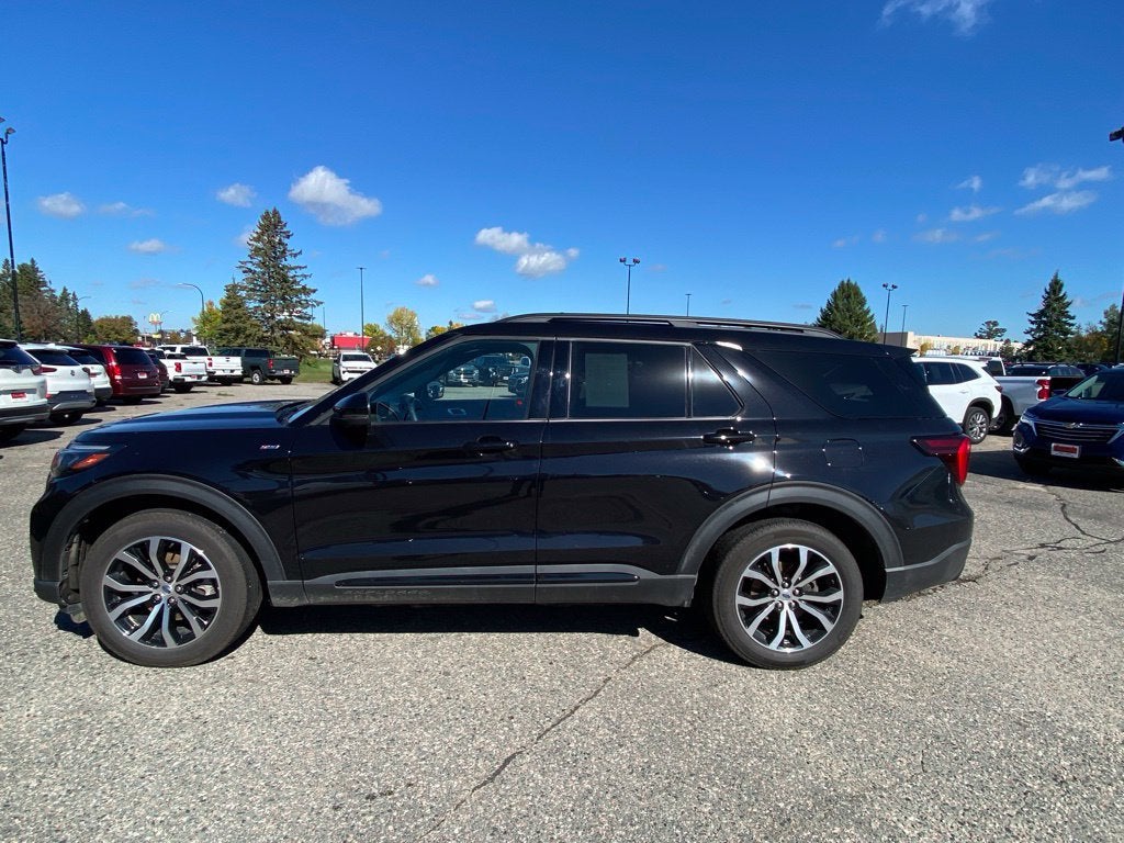 2025 Ford Explorer ST-Line