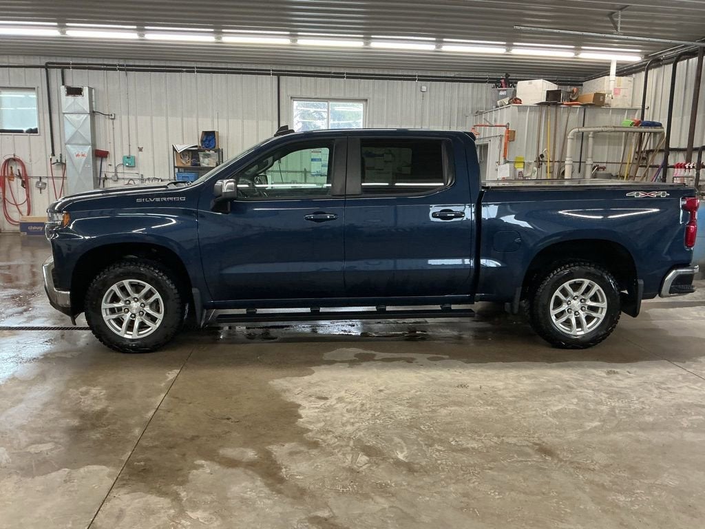 Used 2021 Chevrolet Silverado 1500 LT with VIN 1GCUYDEDXMZ449636 for sale in Grand Rapids, Minnesota