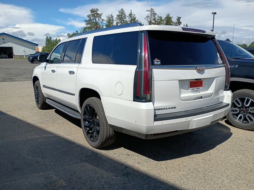 Used 2018 Cadillac Escalade ESV Luxury with VIN 1GYS4HKJ5JR352337 for sale in Grand Rapids, Minnesota