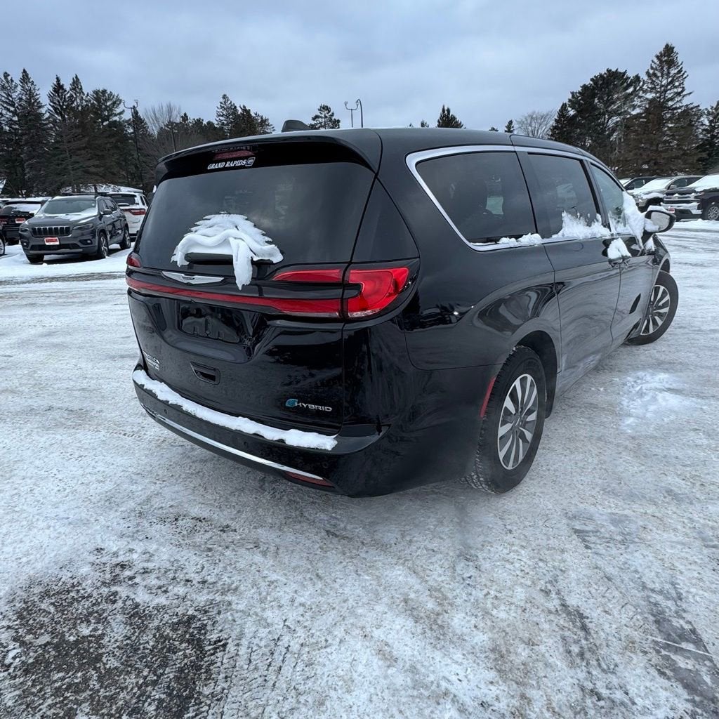 2024 Chrysler Pacifica Hybrid Select