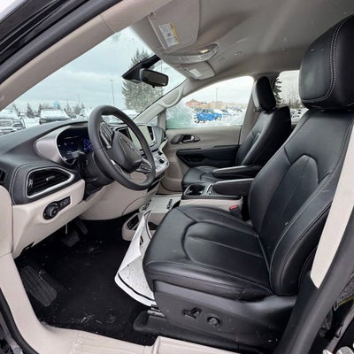 2024 Chrysler Pacifica Hybrid Select