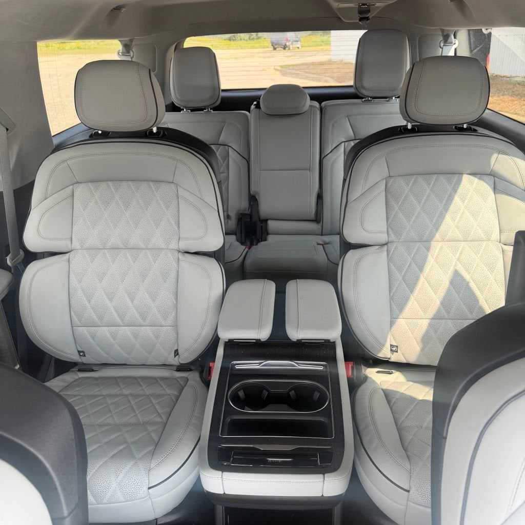 2025 Lincoln Navigator L Black Label