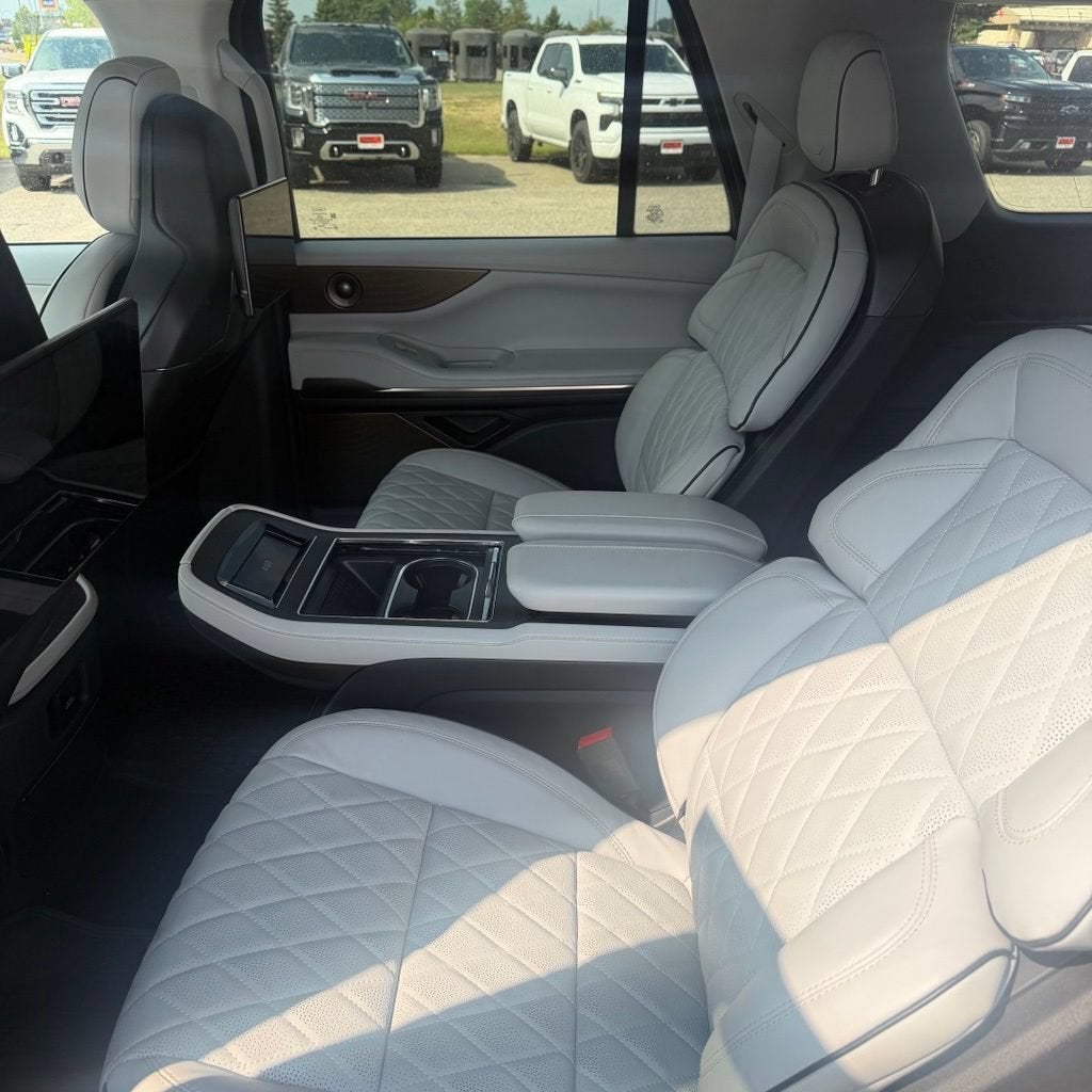 2025 Lincoln Navigator L Black Label