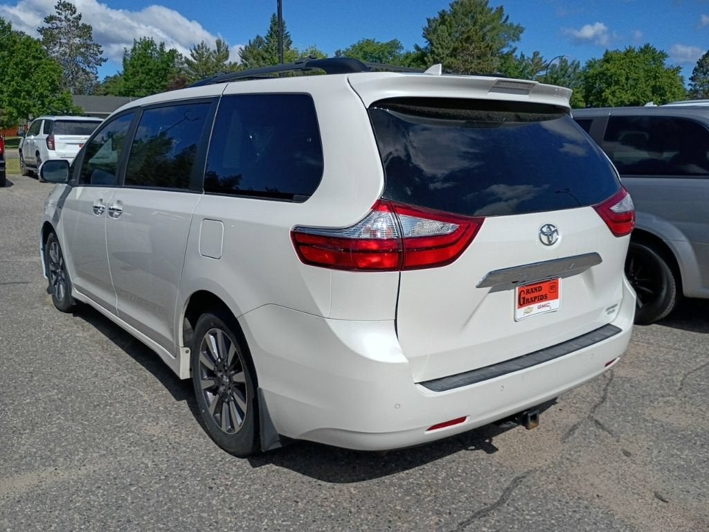 2018 Toyota Sienna XLE