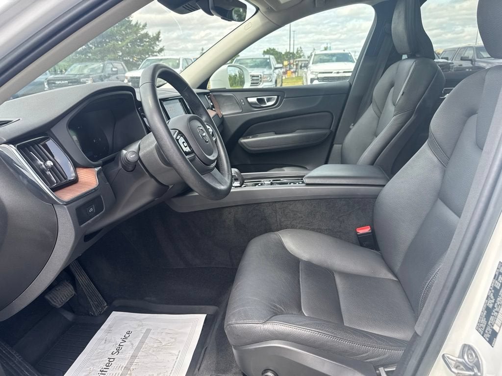 2023 Volvo XC60 Plus Bright Theme