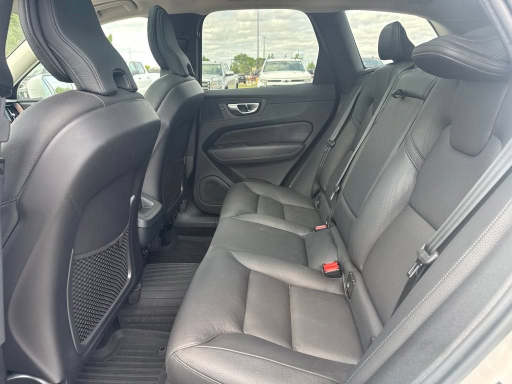 2023 Volvo XC60 Plus Bright Theme