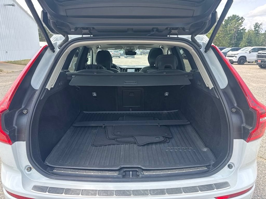 2023 Volvo XC60 Plus Bright Theme